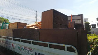 不用品回収トラック